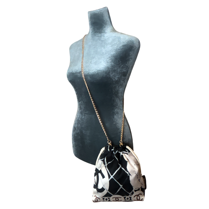 Chanel CC Logo Camellia Noir Scarf | Chanel Crossbody Bag at Vintage Luxe Up