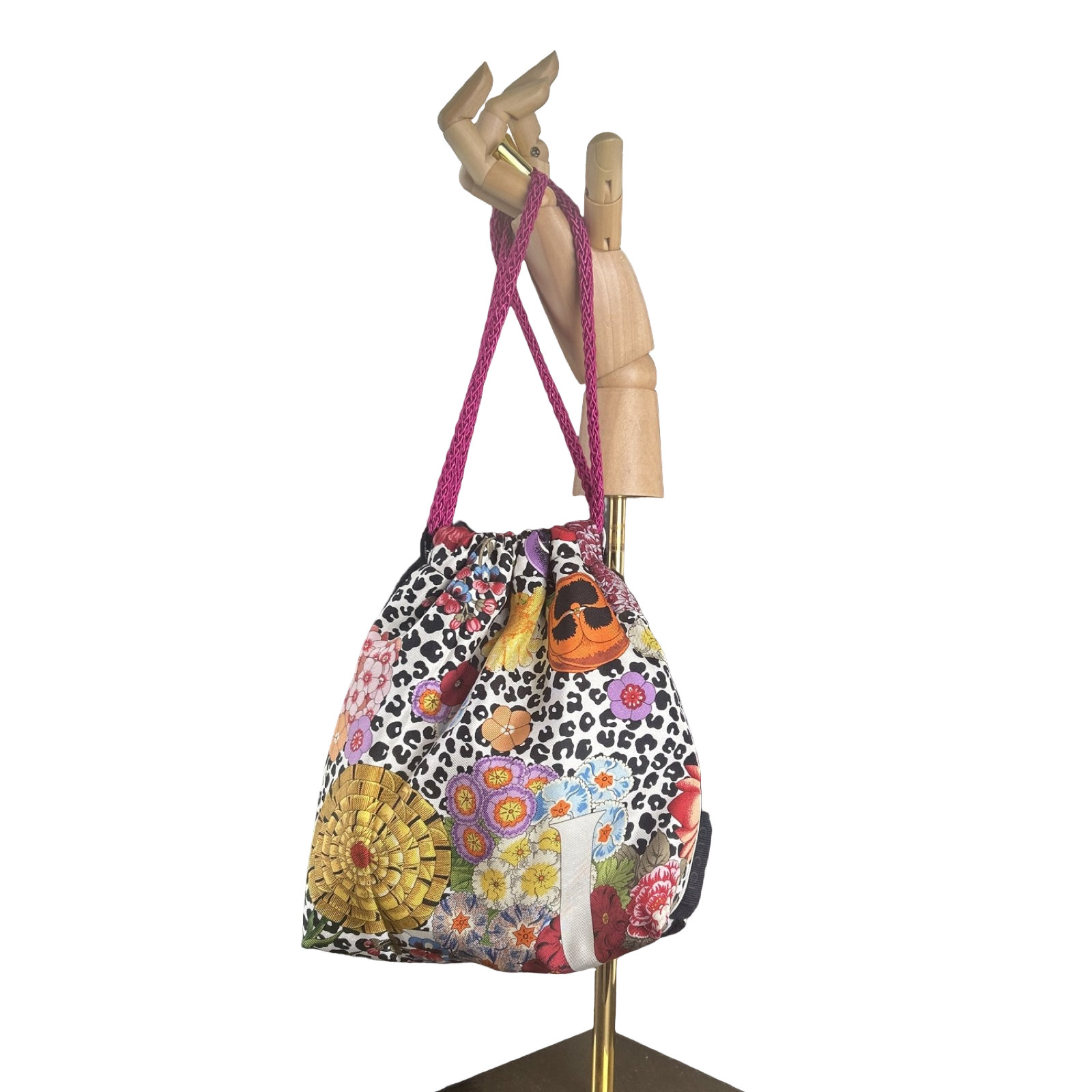 Gucci Leopard Floral Scarf | Gucci Crossbody Bag at Vintage Luxe Up