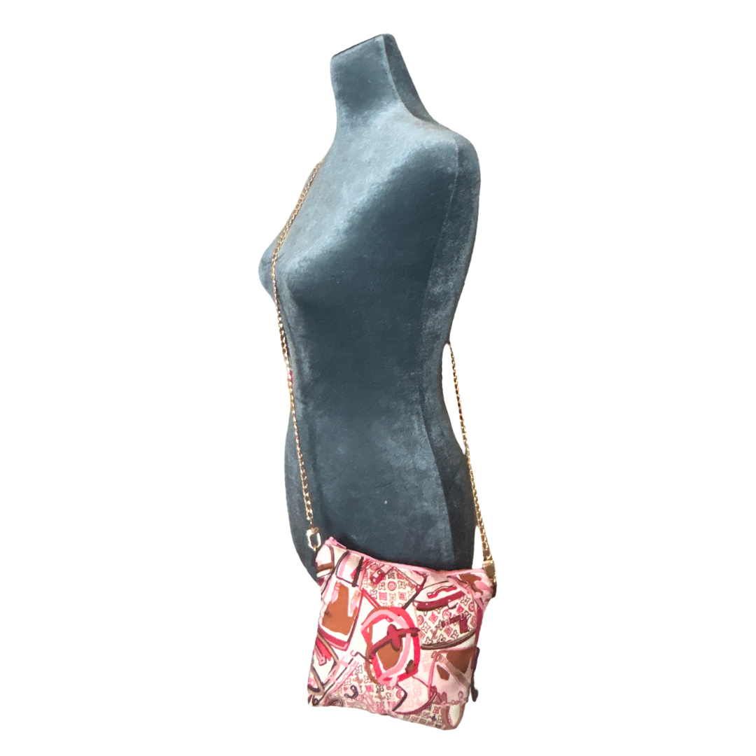 Louis Vuitton LV Malle Monogram  Scarf  | Louis Vuitton Crossbody Bag at Vintage Luxe Up