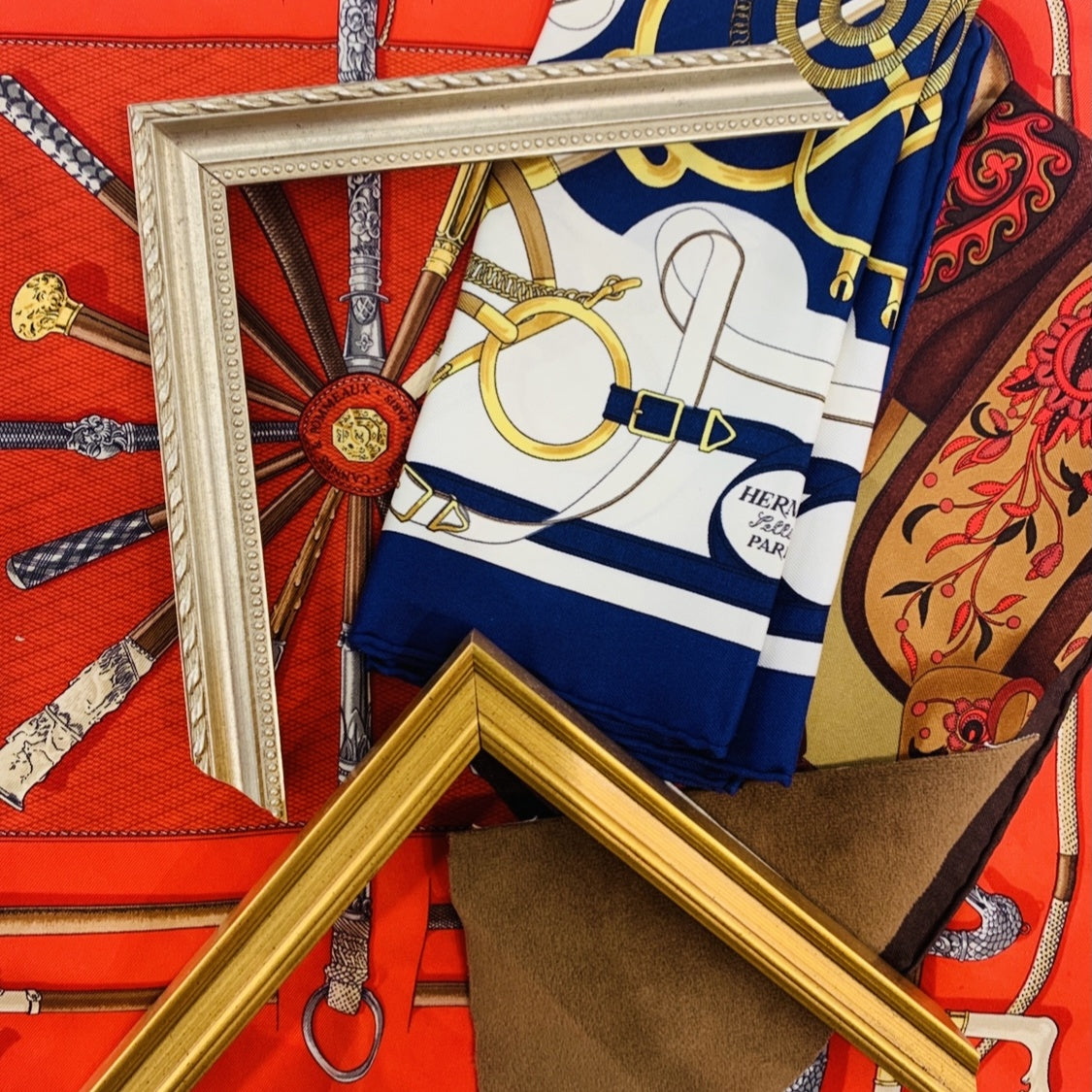 HERMES Monsieur et Madame スカーフ Hermes Monsieur et Madame Scarf | Framed Hermes Scarf at Vintage