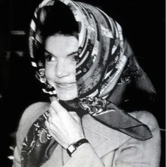 Astrologie Vintage Silk Scarf & Cashmere Shawl