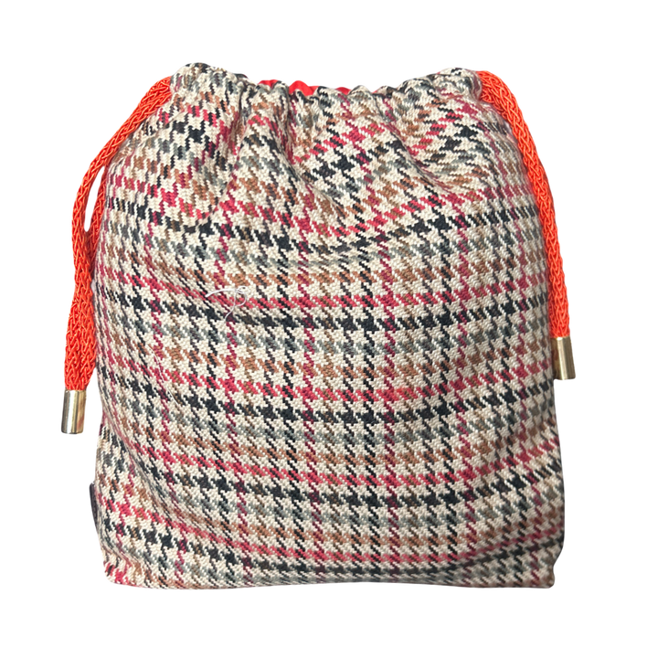 Couvertures et Tenues du Jour Red Vintage Silk Scarf Drawstring Crossbody Bag